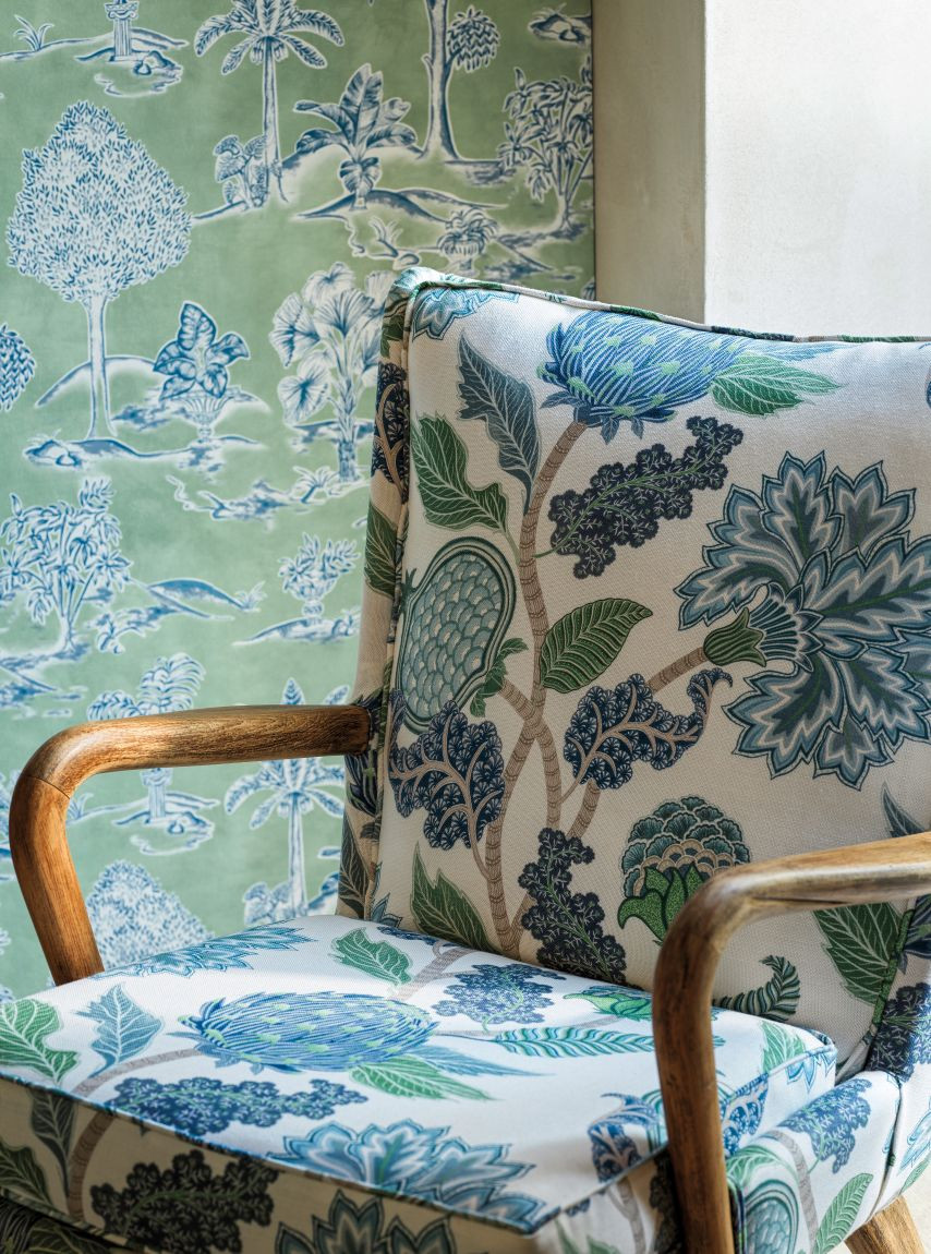 Cynara møbelstoff fra  Osborne & Little | Tapetgalleriet